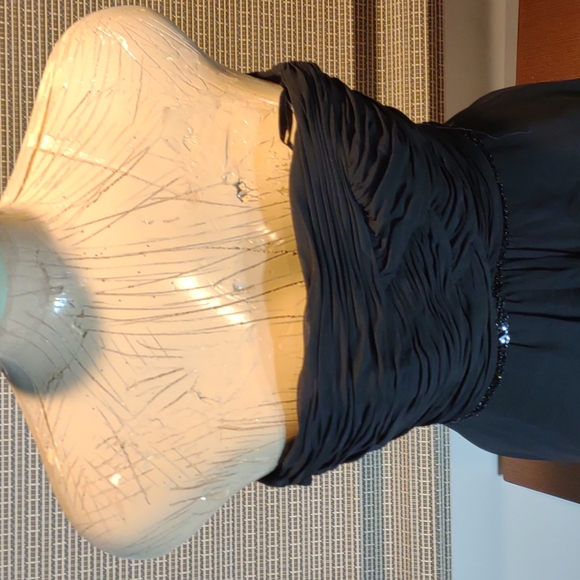 Black Formal/Cocktail Dress by White House Black Market. Size 0 - Picture 3 of 9